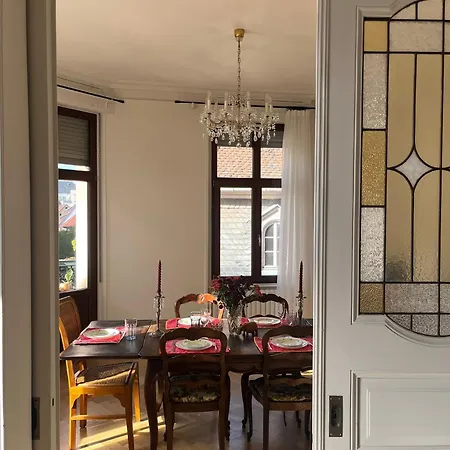 Apparemment De Style 70s Apartment Colmar