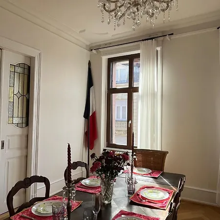 Apparemment De Style 70s Apartment Colmar