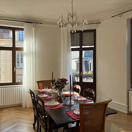 Apparemment De Style 70s Colmar