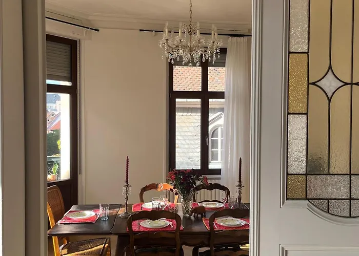 Apparemment De Style 70s Appartement Colmar