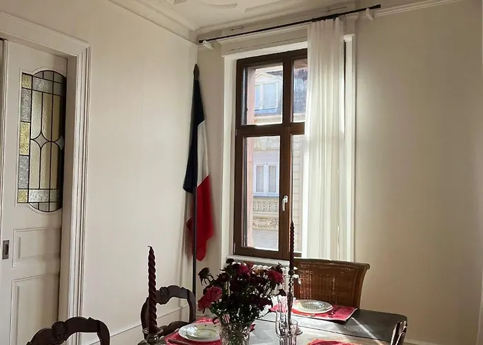 Apparemment De Style 70s Appartement Colmar