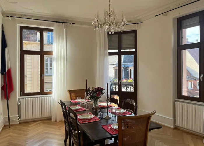 Apparemment De Style 70s Colmar